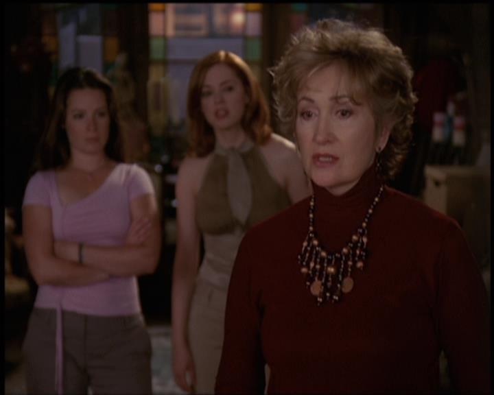 Charmed-Online-dot-net_5x21NecromancingTheStone1982.jpg Charmed-Online-dot-net_5x21NecromancingTheStone1982.jpg