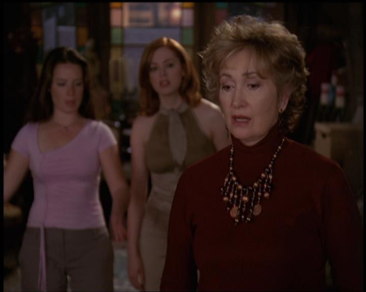 Charmed-Online-dot-net_5x21NecromancingTheStone1983.jpg Charmed-Online-dot-net_5x21NecromancingTheStone1983.jpg