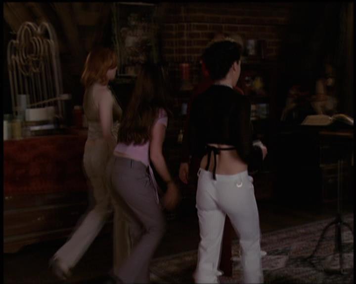 Charmed-Online-dot-net_5x21NecromancingTheStone1987.jpg Charmed-Online-dot-net_5x21NecromancingTheStone1987.jpg