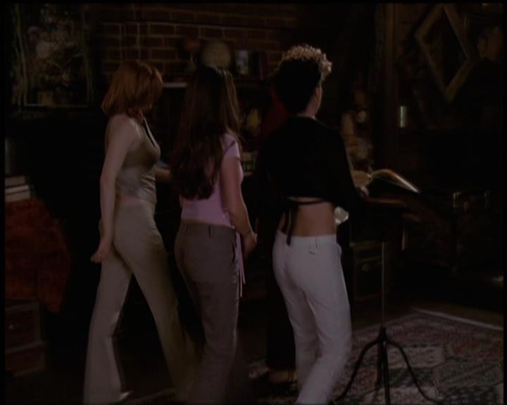 Charmed-Online-dot-net_5x21NecromancingTheStone1988.jpg Charmed-Online-dot-net_5x21NecromancingTheStone1988.jpg