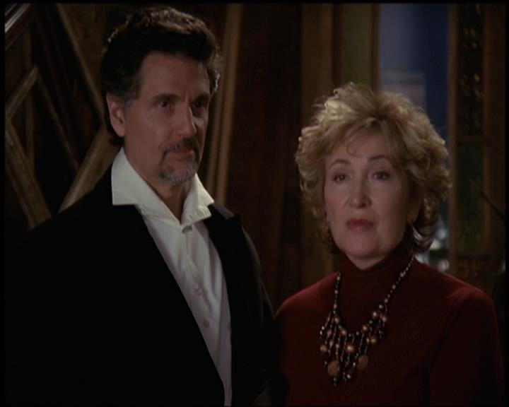 Charmed-Online-dot-net_5x21NecromancingTheStone2050.jpg Charmed-Online-dot-net_5x21NecromancingTheStone2050.jpg