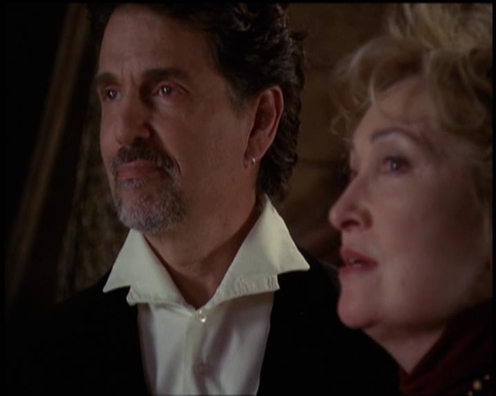 Charmed-Online-dot-net_5x21NecromancingTheStone2059.jpg Charmed-Online-dot-net_5x21NecromancingTheStone2059.jpg