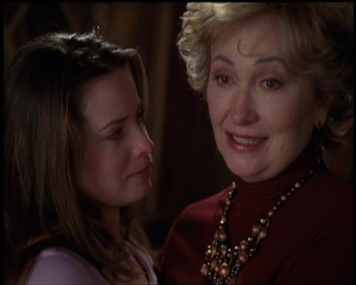 Charmed-Online-dot-net_5x21NecromancingTheStone2158.jpg Charmed-Online-dot-net_5x21NecromancingTheStone2158.jpg