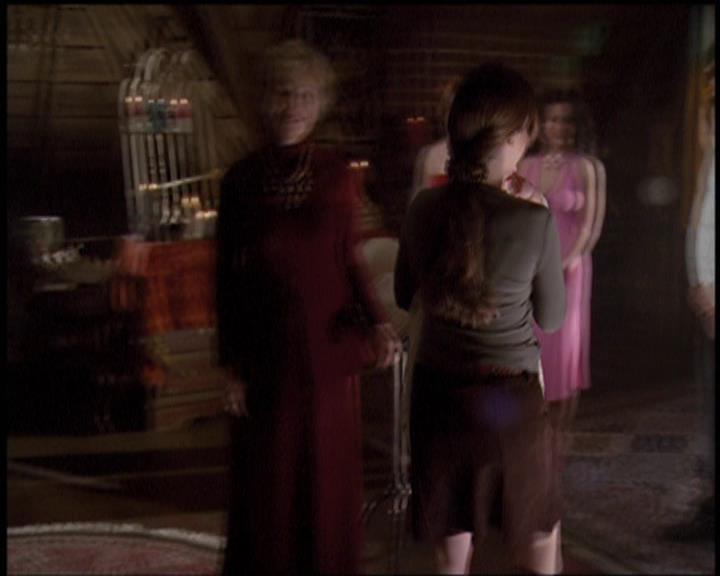 Charmed-Online-dot-net_5x21NecromancingTheStone2368.jpg Charmed-Online-dot-net_5x21NecromancingTheStone2368.jpg