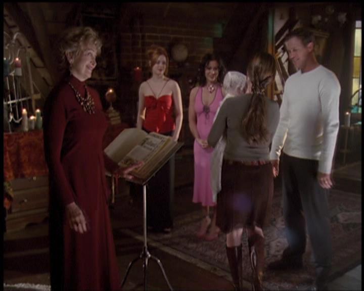 Charmed-Online-dot-net_5x21NecromancingTheStone2369.jpg Charmed-Online-dot-net_5x21NecromancingTheStone2369.jpg