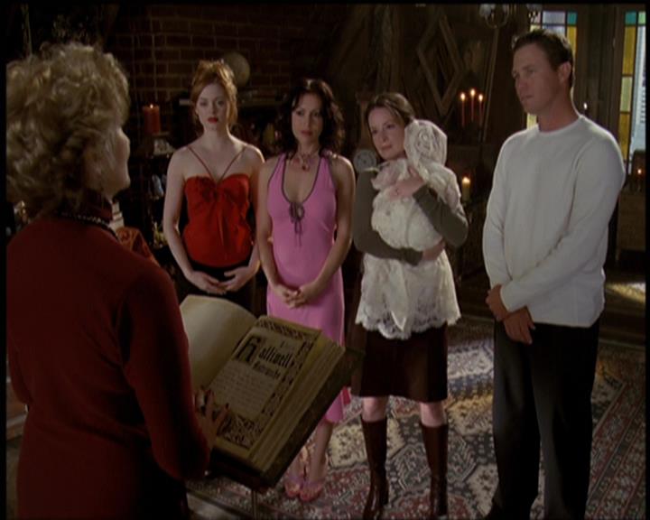 Charmed-Online-dot-net_5x21NecromancingTheStone2388.jpg Charmed-Online-dot-net_5x21NecromancingTheStone2388.jpg