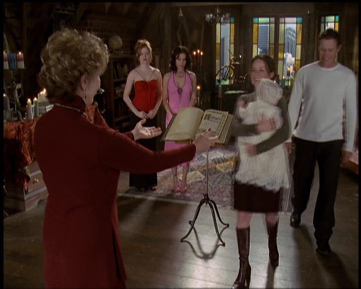 Charmed-Online-dot-net_5x21NecromancingTheStone2424.jpg Charmed-Online-dot-net_5x21NecromancingTheStone2424.jpg