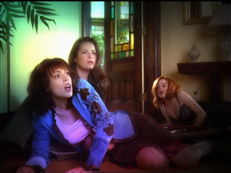 charmed-online_dot_net_OpeningCreditsS5-00053.png