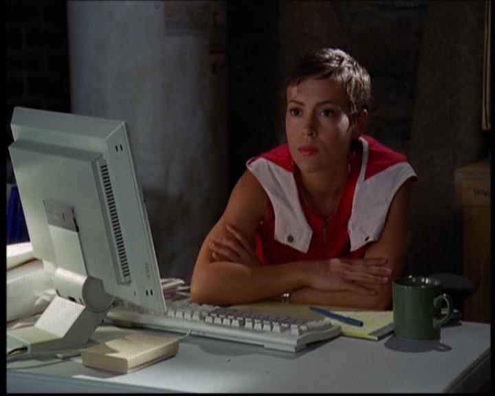 Charmed-Online_dot_net-603ForgetMe---Not0295.jpg