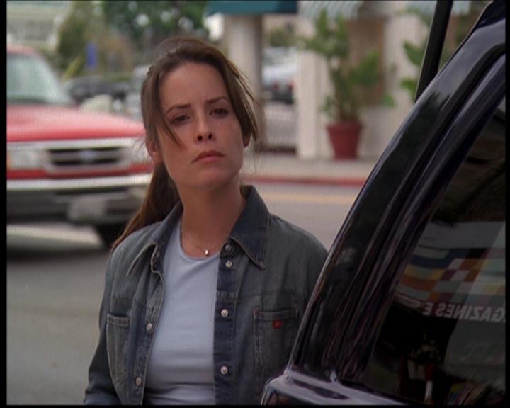Charmed-Online_dot_net-603ForgetMe---Not0641.jpg