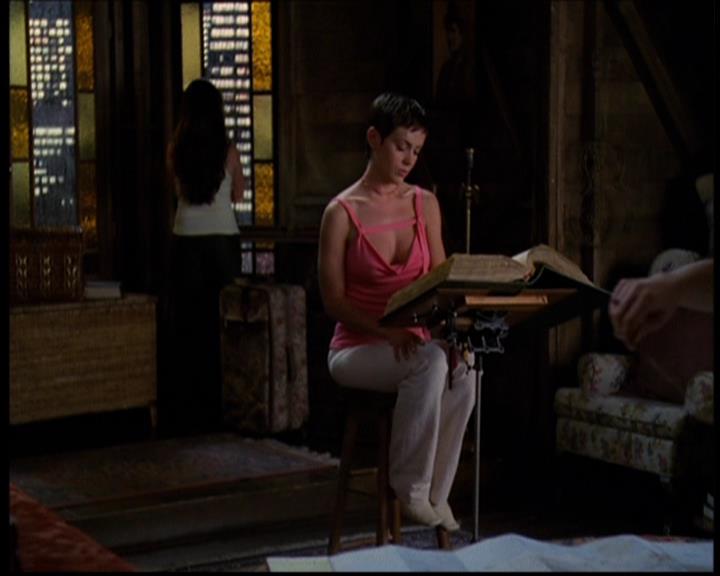 Charmed-Online_dot_net-603ForgetMe---Not2086.jpg
