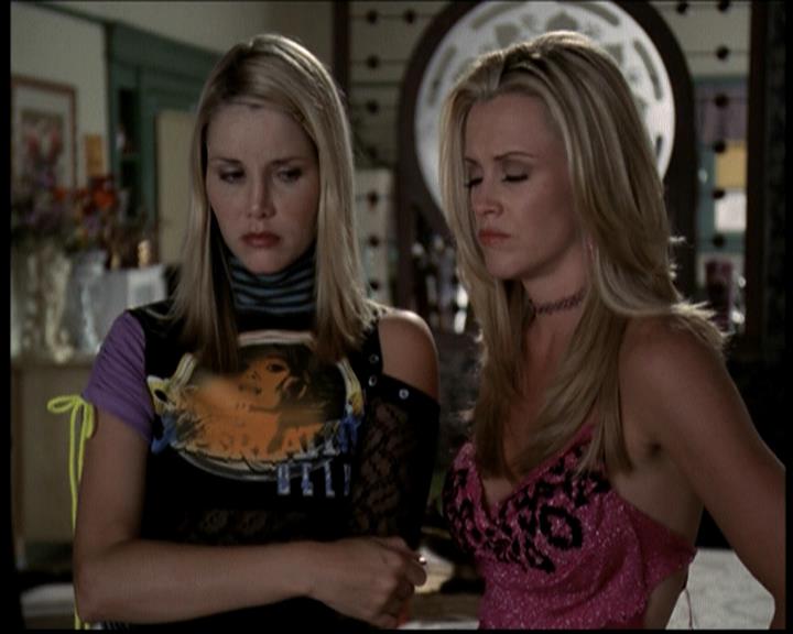 Charmed-Online_dot_net-604ThePowerofThreeBlondes0522.jpg