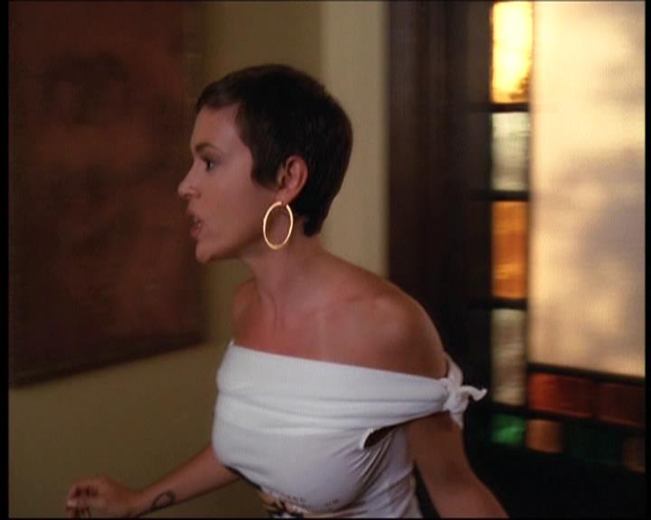 Charmed-Online-dot-net_605LovesAWitch0647.jpg Charmed-Online-dot-net_605LovesAWitch0647.jpg