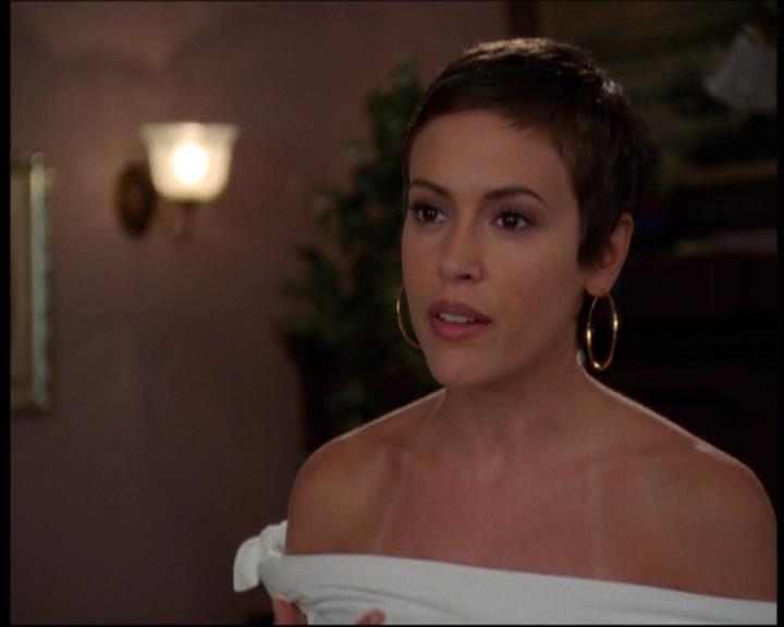 Charmed-Online-dot-net_605LovesAWitch1100.jpg Charmed-Online-dot-net_605LovesAWitch1100.jpg