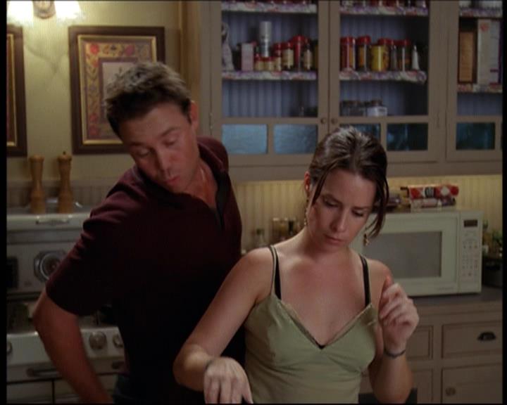 Charmed-Online-dot-net_605LovesAWitch1261.jpg Charmed-Online-dot-net_605LovesAWitch1261.jpg