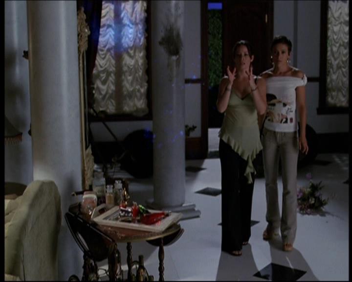 Charmed-Online-dot-net_605LovesAWitch1832.jpg