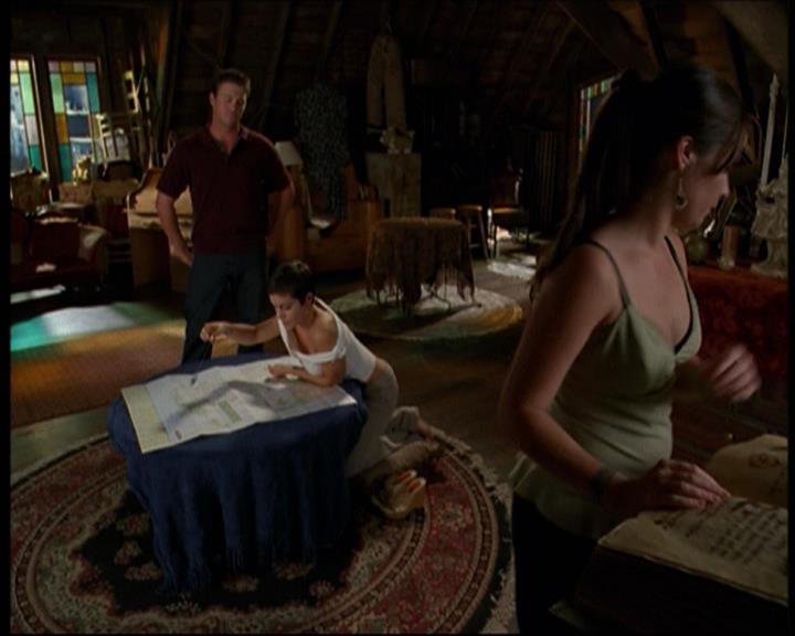 Charmed-Online-dot-net_605LovesAWitch1949.jpg Charmed-Online-dot-net_605LovesAWitch1949.jpg
