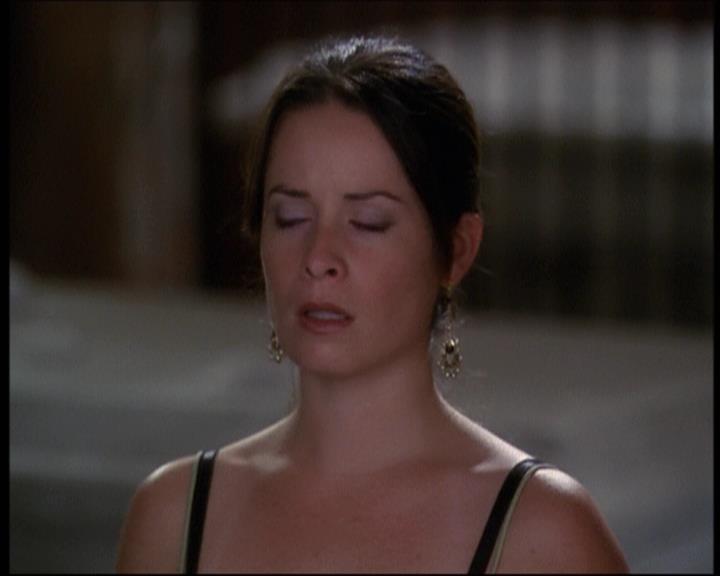 Charmed-Online-dot-net_605LovesAWitch2087.jpg Charmed-Online-dot-net_605LovesAWitch2087.jpg