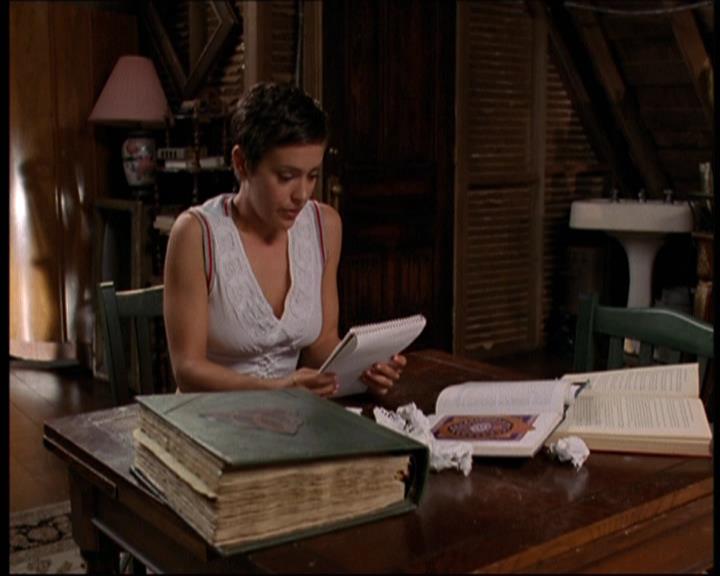 Charmed-Online-dot-net_605LovesAWitch2126.jpg Charmed-Online-dot-net_605LovesAWitch2126.jpg