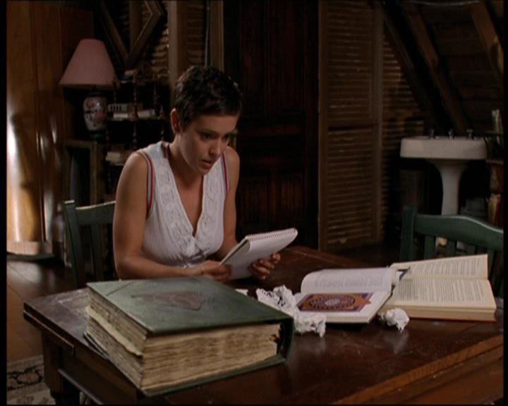 Charmed-Online-dot-net_605LovesAWitch2131.jpg Charmed-Online-dot-net_605LovesAWitch2131.jpg