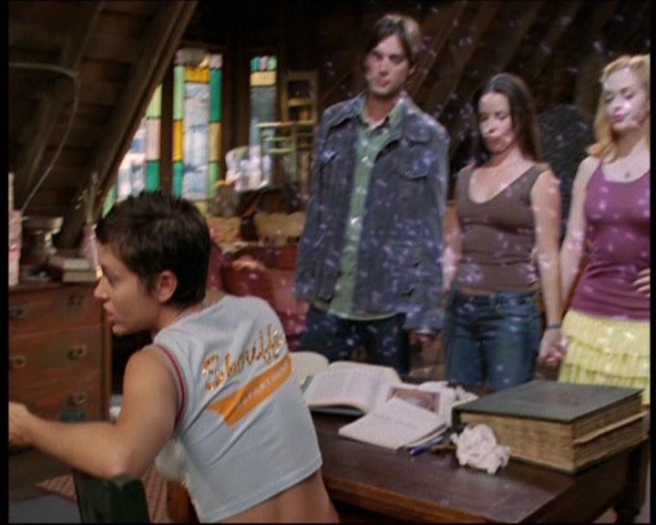 Charmed-Online-dot-net_605LovesAWitch2136.jpg Charmed-Online-dot-net_605LovesAWitch2136.jpg