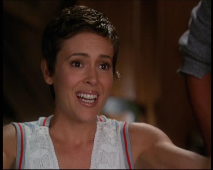 Charmed-Online-dot-net_605LovesAWitch2220.jpg Charmed-Online-dot-net_605LovesAWitch2220.jpg