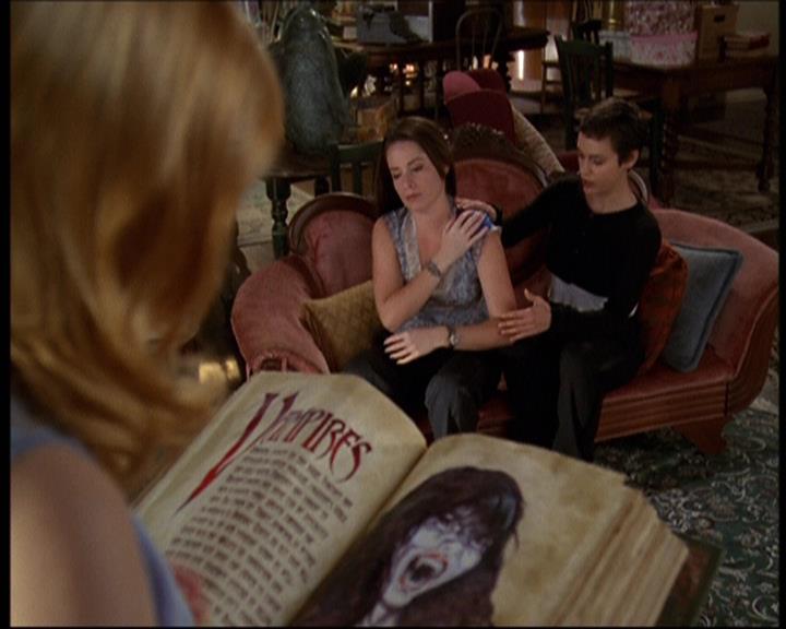 Charmed-Online-dot-net_607SoulSurvivor1473.jpg Charmed-Online-dot-net_607SoulSurvivor1473.jpg