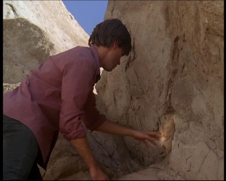 Charmed-Online-dot-net_607SoulSurvivor1606.jpg Charmed-Online-dot-net_607SoulSurvivor1606.jpg