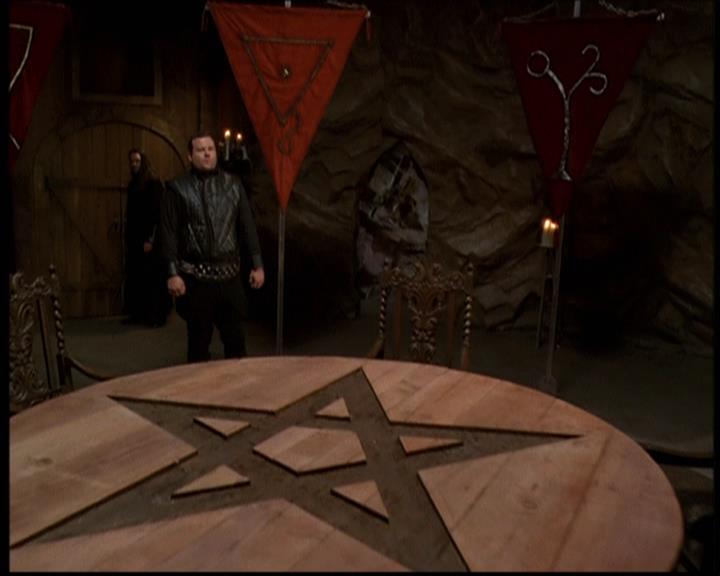 Charmed-Online-dot-net_608SwordAndTheCity0645.jpg Charmed-Online-dot-net_608SwordAndTheCity0645.jpg