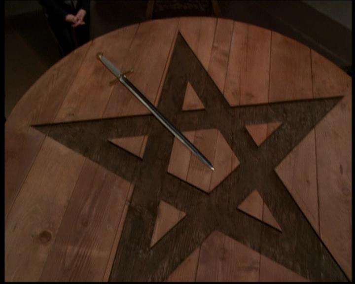 Charmed-Online-dot-net_608SwordAndTheCity1581.jpg Charmed-Online-dot-net_608SwordAndTheCity1581.jpg