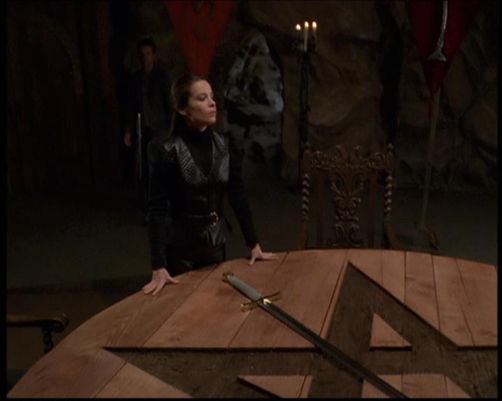 Charmed-Online-dot-net_608SwordAndTheCity1583.jpg Charmed-Online-dot-net_608SwordAndTheCity1583.jpg