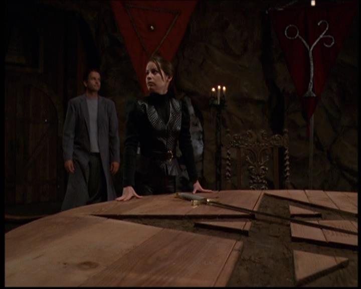 Charmed-Online-dot-net_608SwordAndTheCity1586.jpg Charmed-Online-dot-net_608SwordAndTheCity1586.jpg