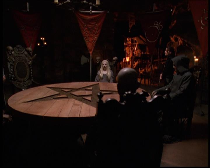 Charmed-Online-dot-net_608SwordAndTheCity1834.jpg Charmed-Online-dot-net_608SwordAndTheCity1834.jpg