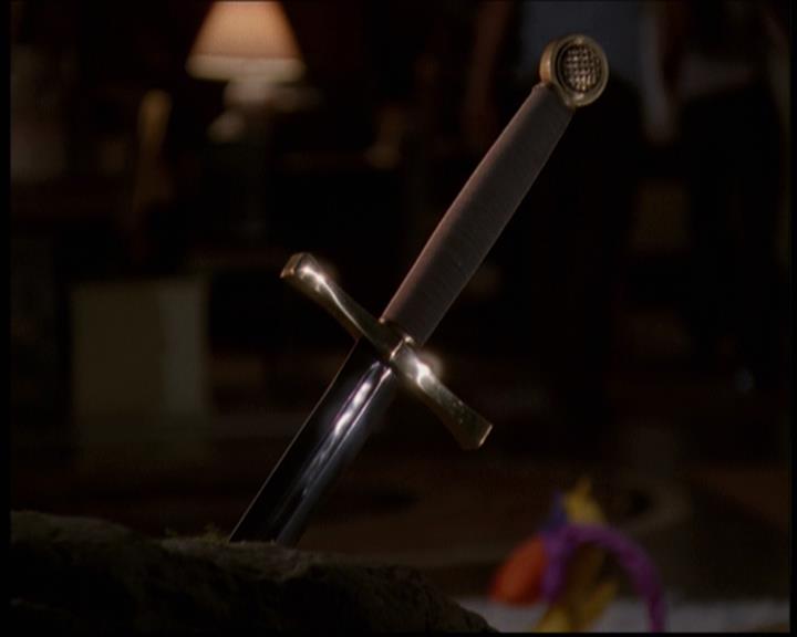 Charmed-Online-dot-net_608SwordAndTheCity2341.jpg Charmed-Online-dot-net_608SwordAndTheCity2341.jpg