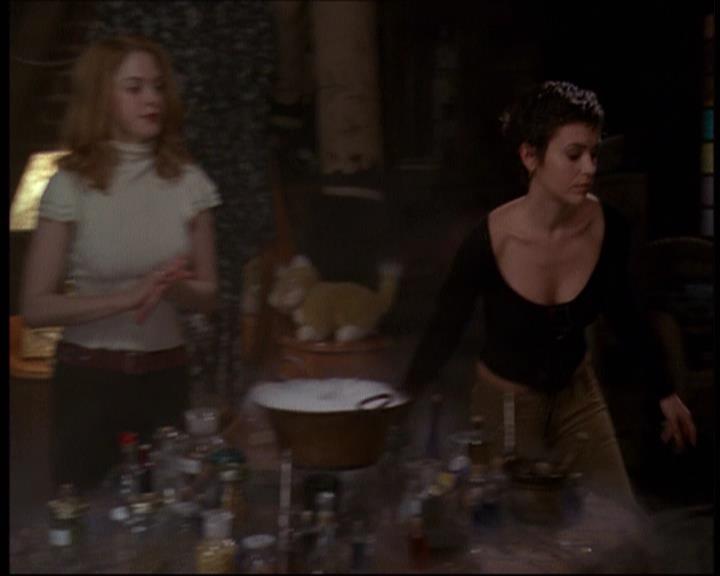 Charmed-Online-dot-609LittleMonsters1484.jpg Charmed-Online-dot-609LittleMonsters1484.jpg