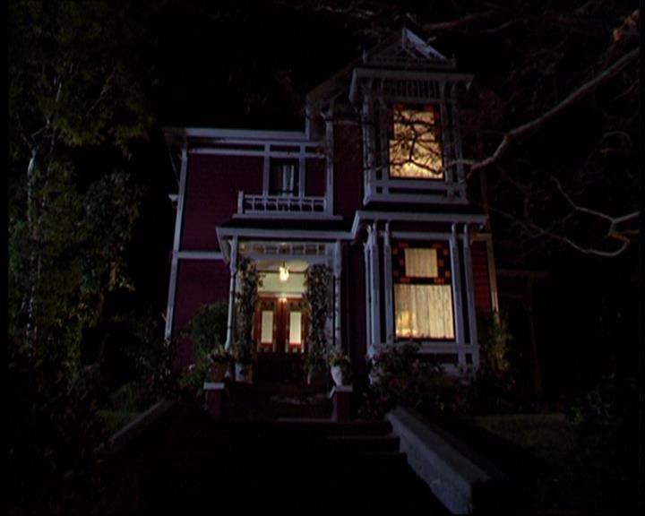 Charmed-Online-dot-610Chris-Crossed0245.jpg Charmed-Online-dot-610Chris-Crossed0245.jpg