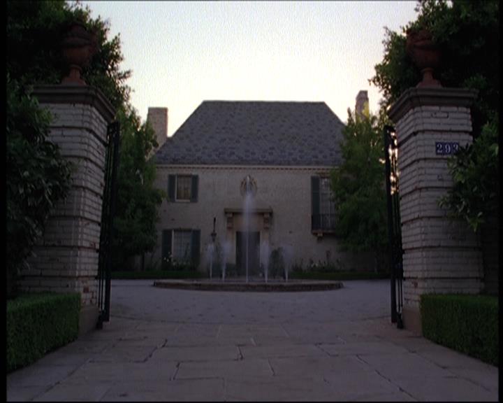 Charmed-Online-dot-610Chris-Crossed0495.jpg