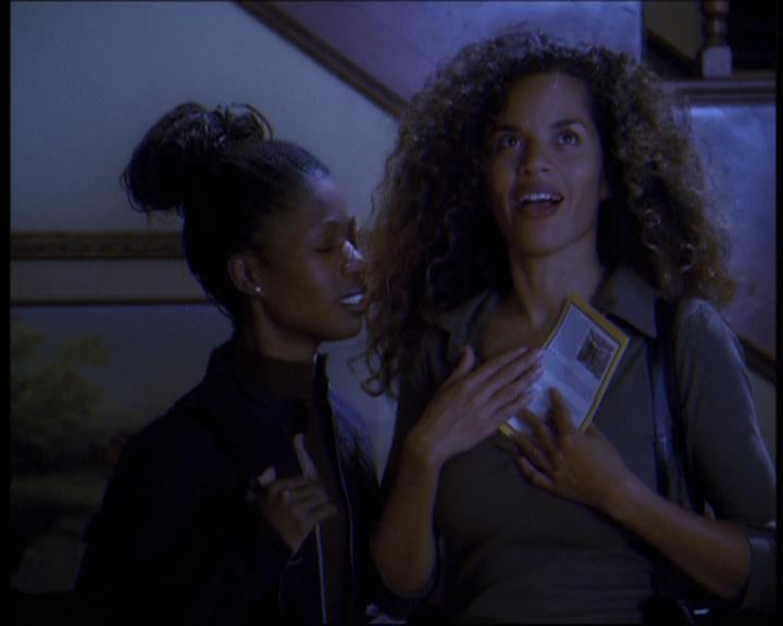 Charmed-Online-dot-610Chris-Crossed1076.jpg