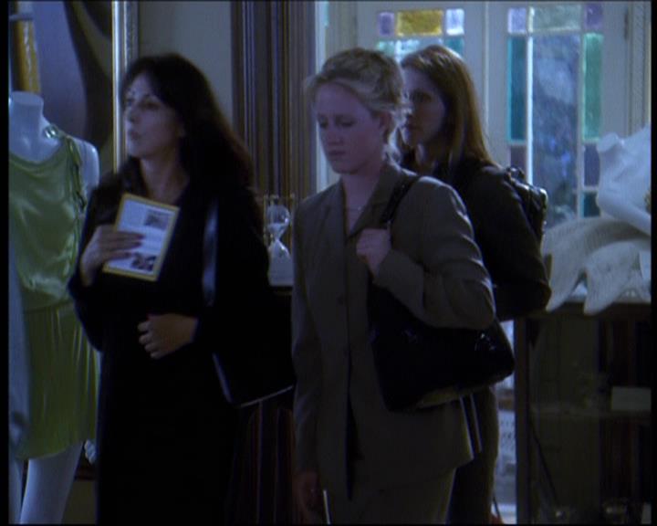 Charmed-Online-dot-610Chris-Crossed1086.jpg Charmed-Online-dot-610Chris-Crossed1086.jpg