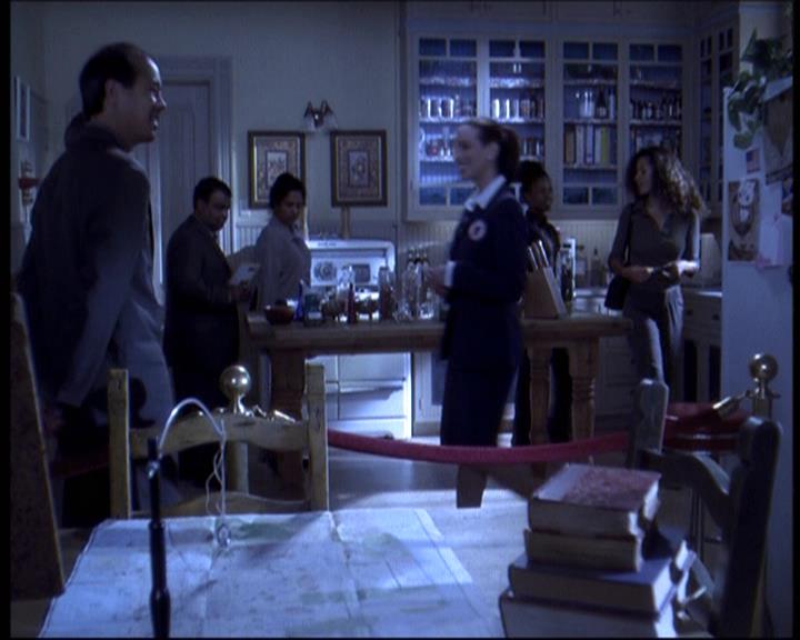 Charmed-Online-dot-610Chris-Crossed1094.jpg