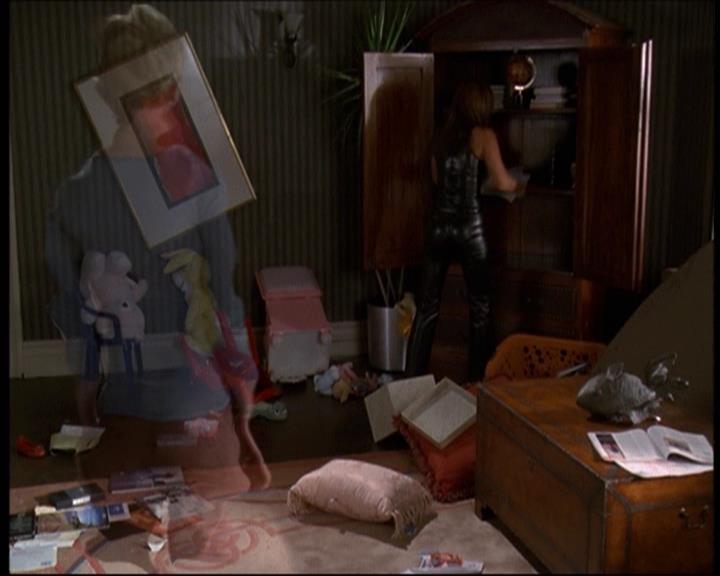 Charmed-Online-dot-610Chris-Crossed1187.jpg