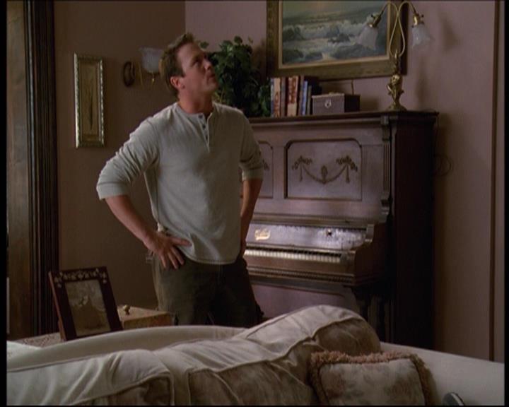 Charmed-Online-dot-610Chris-Crossed1404.jpg Charmed-Online-dot-610Chris-Crossed1404.jpg