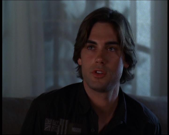 Charmed-Online-dot-610Chris-Crossed1598.jpg