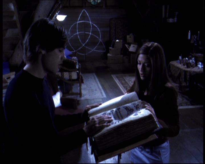 Charmed-Online-dot-610Chris-Crossed1691.jpg