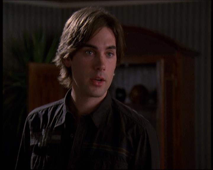 Charmed-Online-dot-610Chris-Crossed1779.jpg