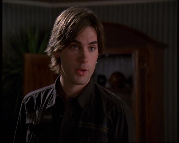 Charmed-Online-dot-610Chris-Crossed1784.jpg