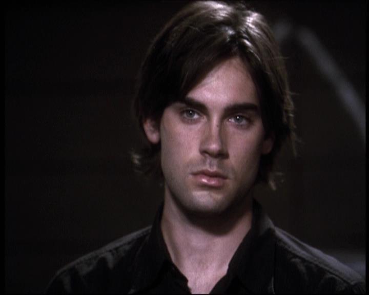 Charmed-Online-dot-610Chris-Crossed1861.jpg Charmed-Online-dot-610Chris-Crossed1861.jpg