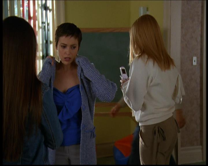 Charmed-Online-dot-614TheLegendOftheSleepyHalliwell0076.jpg Charmed-Online-dot-614TheLegendOftheSleepyHalliwell0076.jpg