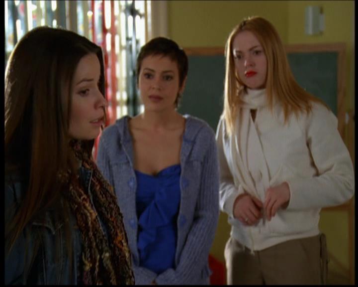 Charmed-Online-dot-614TheLegendOftheSleepyHalliwell0126.jpg