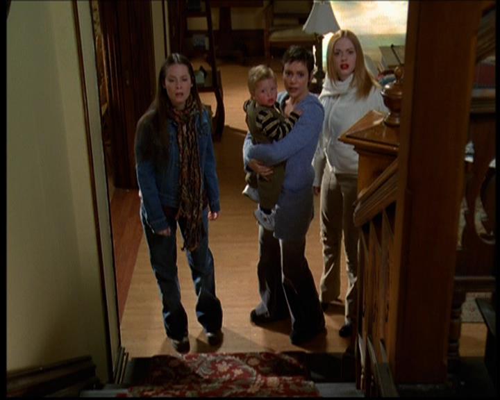 Charmed-Online-dot-614TheLegendOftheSleepyHalliwell0176.jpg